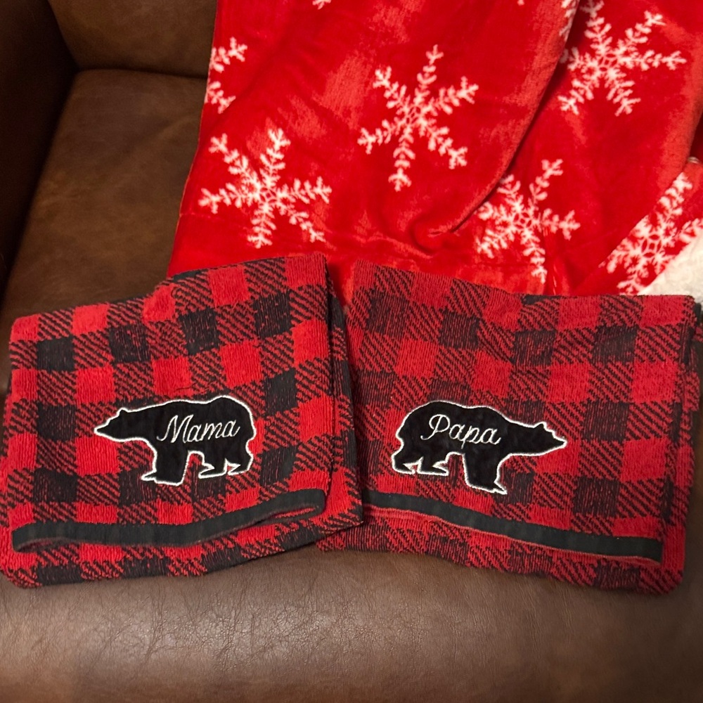Set of Mama and Papa Bear Hand Towels
